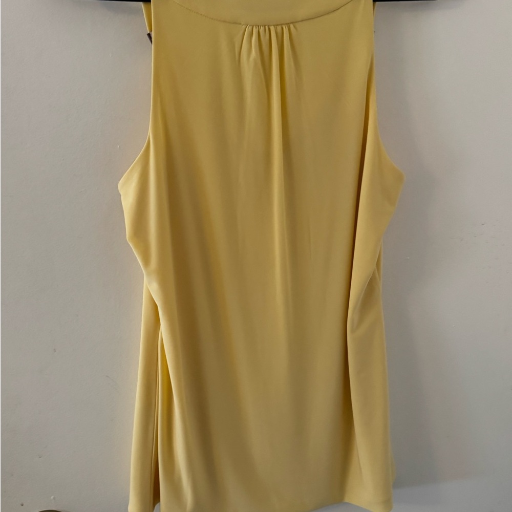 WOMENS WHITE HOUSE BLACKMARKET YELLOW SHELL. SILVER EMBELLISHMENT. LIKE NEW.